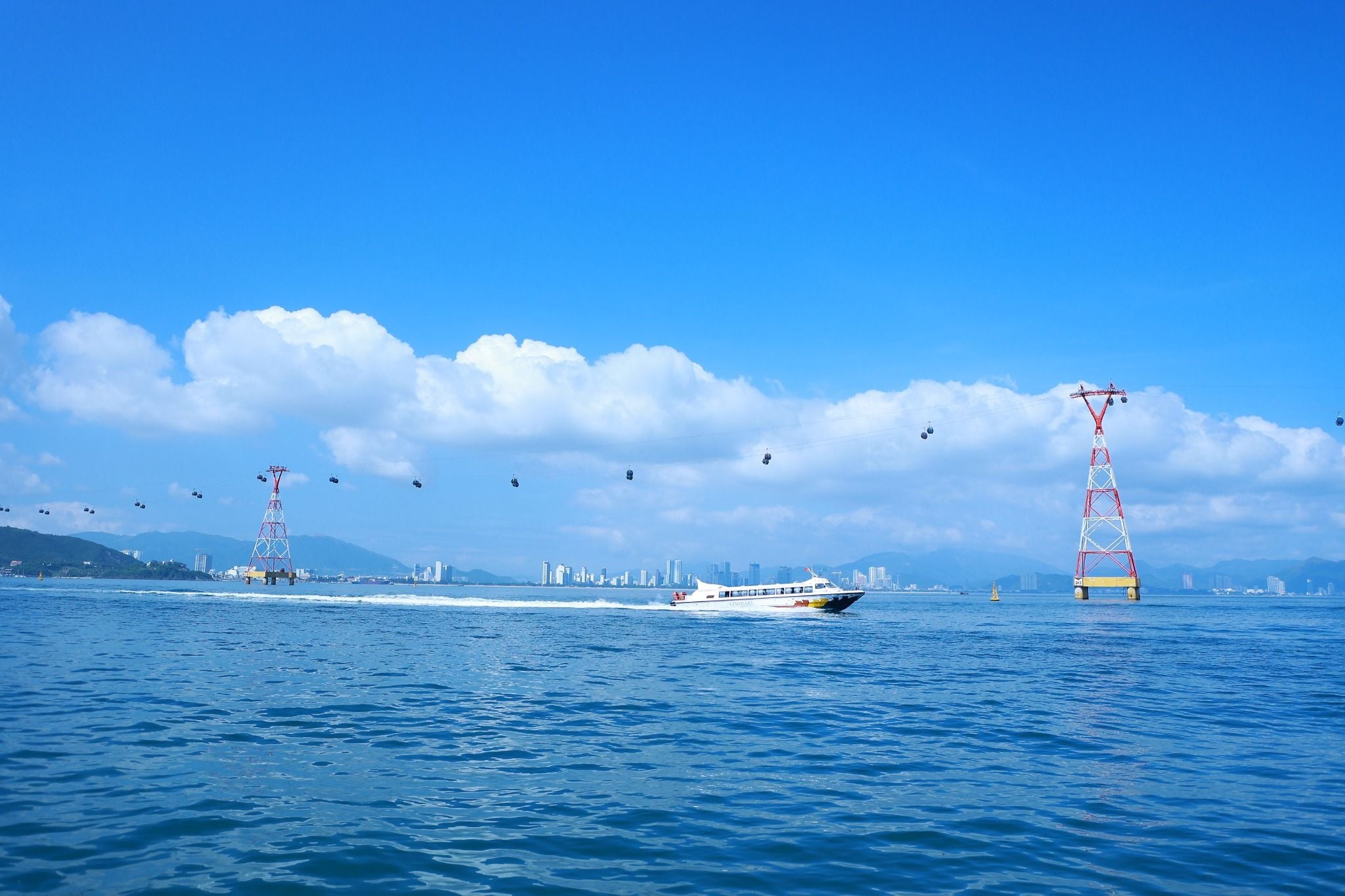Vé cáp treo Vinpearl Harbour Nha Trang