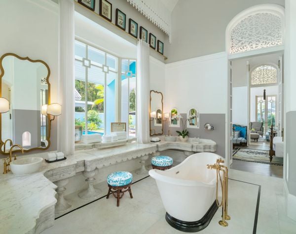 jw marriott phu quoc resort phong ngu turquoise suite co phong khach huong bien mau xanh