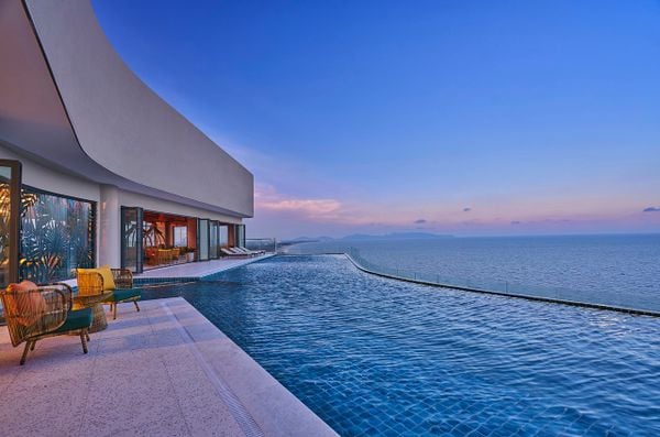 Hồ bơi vô cực tại khách sạn Vias Vũng Tàu