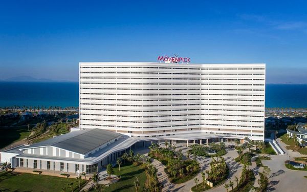 Mövenpick Resort Cam Ranh tọa lạc tại Bãi Dài