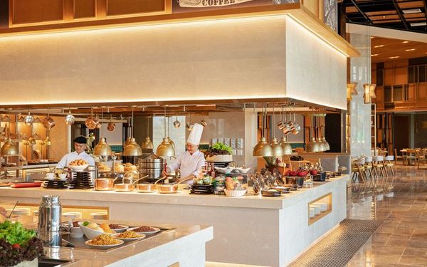 Nhà hàng tại resort Movenpick Cam Ranh