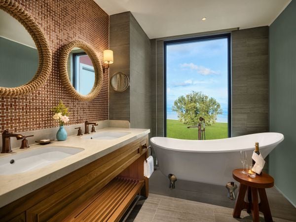 Hạng phòng Admiral Suite with Ocean Front Seaview tại Movenpick resort Phan Thiết