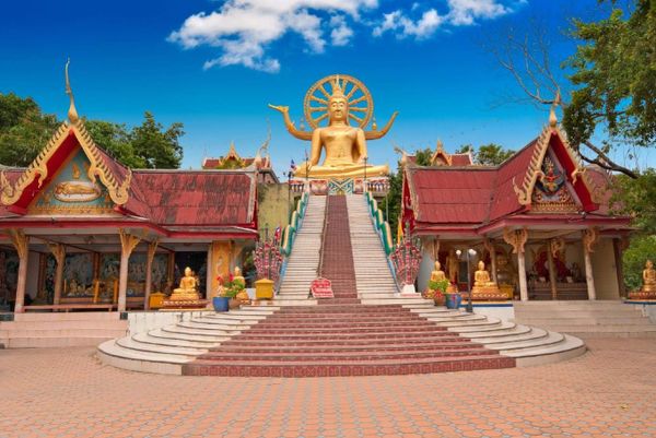 Tham quan tượng Phật Phra Khao Yai trên đỉnh núi cao nhất Pattaya trong hành trình tour Bangkok - Pattaya 5N4Đ