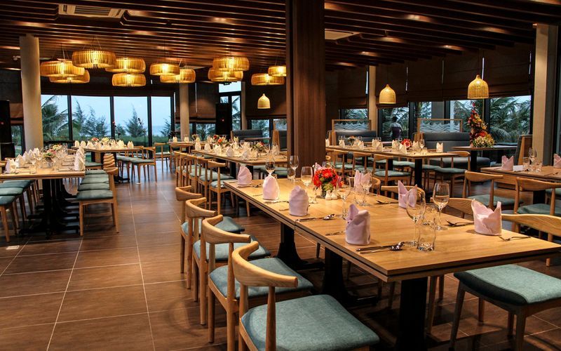 Oceanami Villas & Beach Club Resort Long Hải