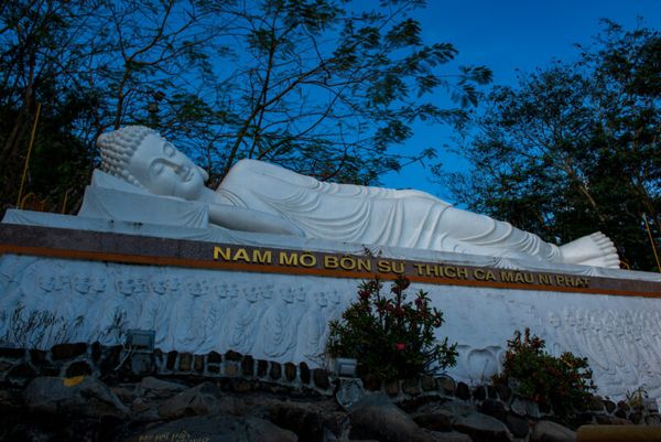 tượng phật thích ca mâu ni