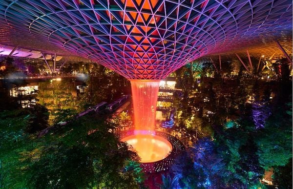 Tham quan công trình Jewel Changi trong hành trình tour Singapore 4N3Đ