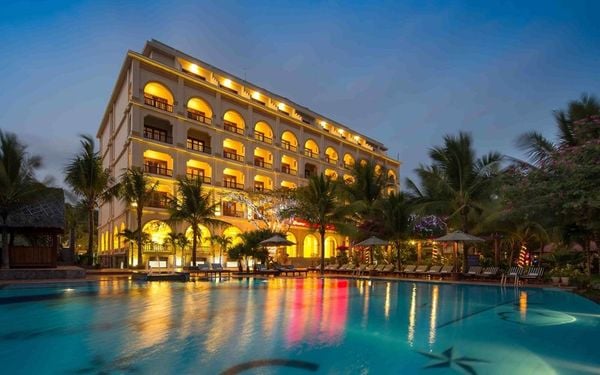 Hồ bơi tại sunny resort Phan Thiết