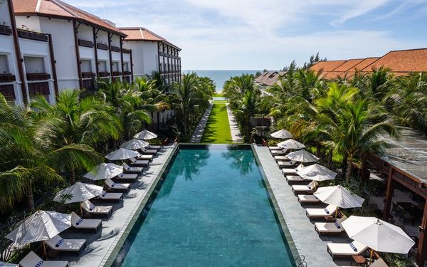 Hồ bơi tại The Anam Resort Mũi Né