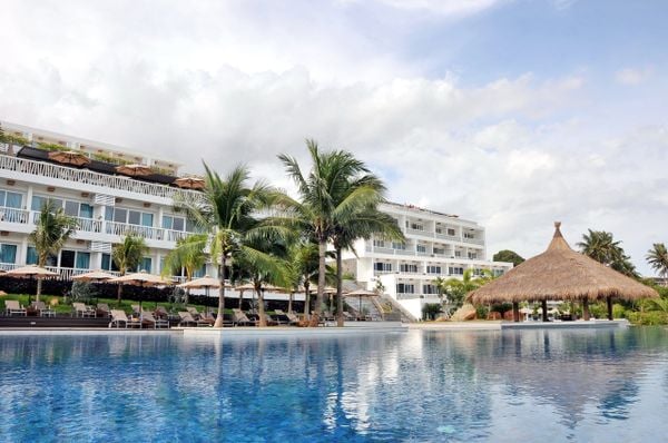 Hồ bơi The Cliff Resort & Residences Mũi Né