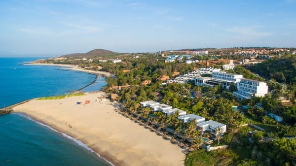 Bãi biển riêng tại The Cliff Resort & Residences Mũi Né