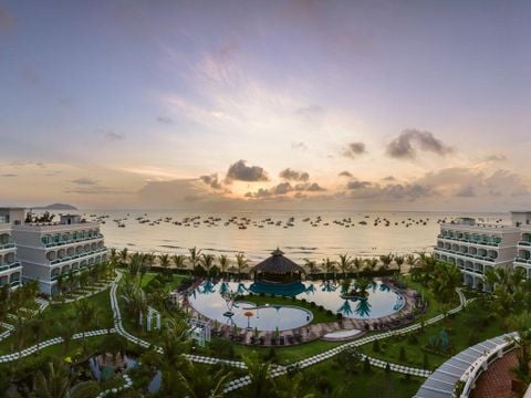 The Sailing Bay Beach Resort Mũi Né