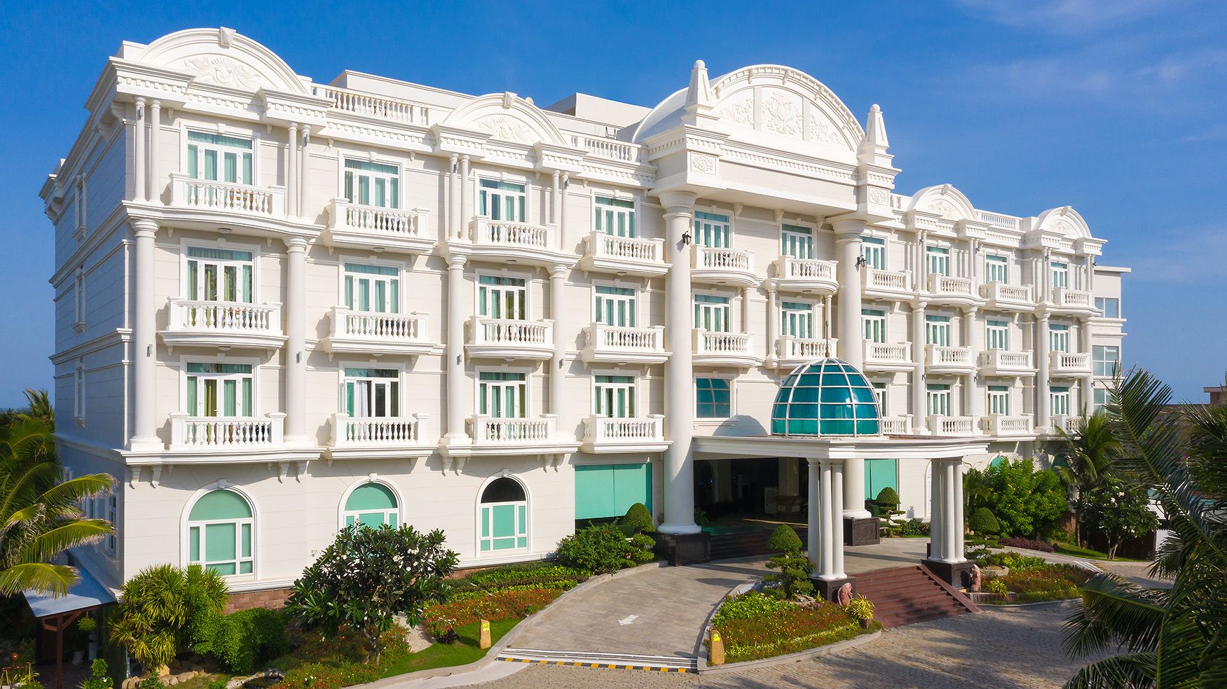 The Sailing Bay Beach Resort Mũi Né