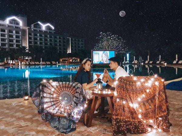 Khu nhà hàng và quầy bar tại VinOasis Phú Quốc Resort