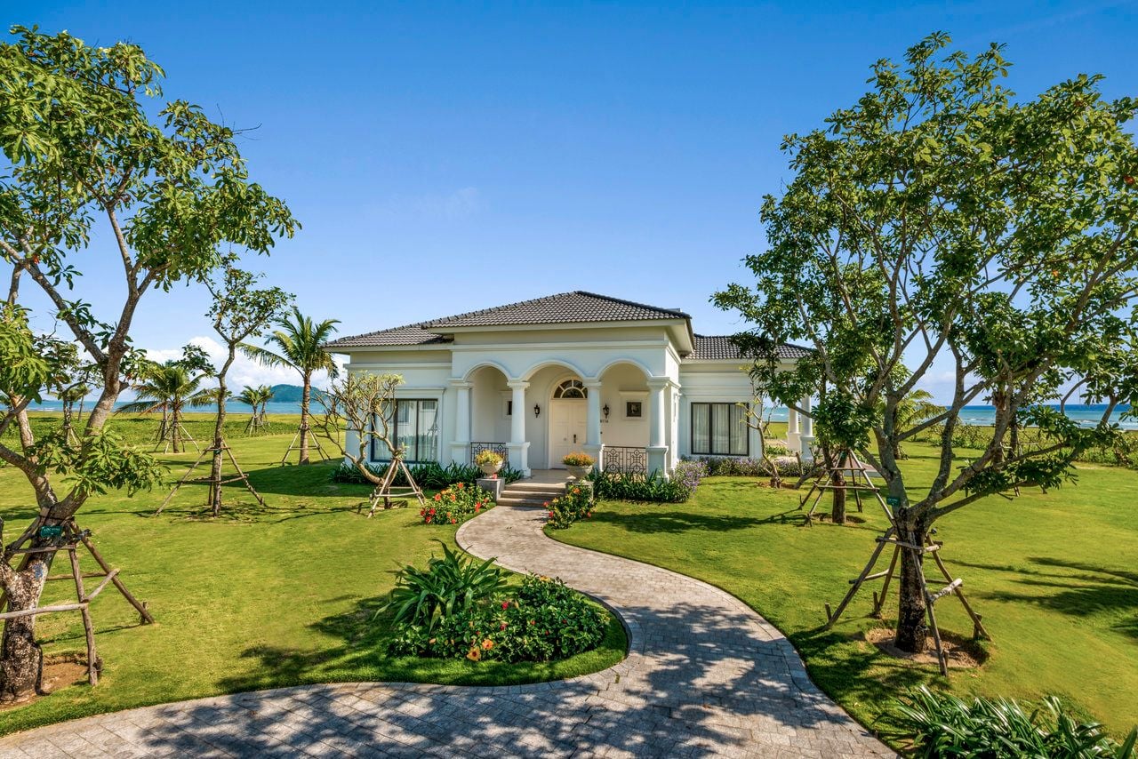 Melia Vinpearl Cua Hoi Beach Resort