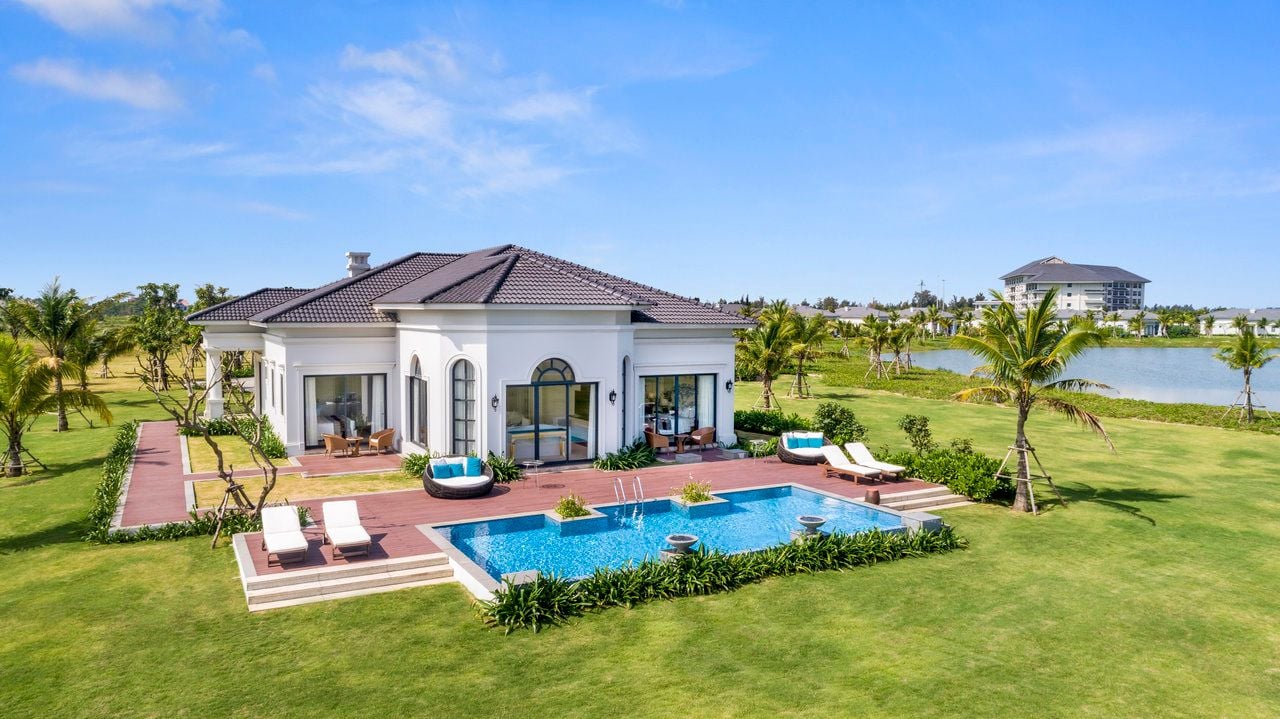 Melia Vinpearl Cua Hoi Beach Resort
