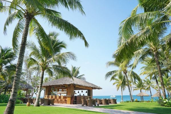 Vinpearl Phú Quốc Resort & Spa với biển xanh cát trắng
