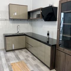 Bếp chữ L + phụ kiện inox 304 cánh Acrylic 2 mặt