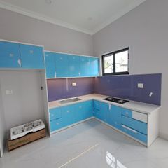 Hoàn thiện tủ TV treo, bếp full trắng nhà a Tý Số 9- Cam Ranh