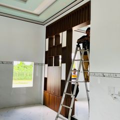 Vách lam kết hợp kệ ti vi mẫu đơn giản theo yêu cầu của khách hàng