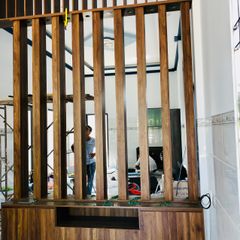 Lam vách ngăn phòng khách và bếp kết hợp tủ tivi - loại bảng lớn 10cmx20cm