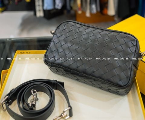  Bottega Veneta Small Intrecciato Camera Bag. 