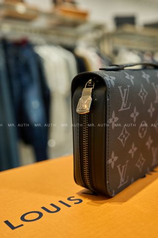  Louis Vuitton Zippy XL Wallet. 