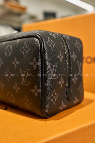  Louis Vuitton Trousse Toilette Locker Dopp Kit. 