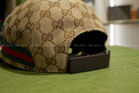  Gucci GG Canvas Baseball Hat. 
