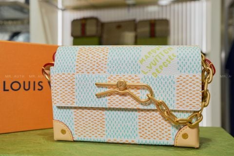  Louis Vuitton Steamer Wearable Wallet. 