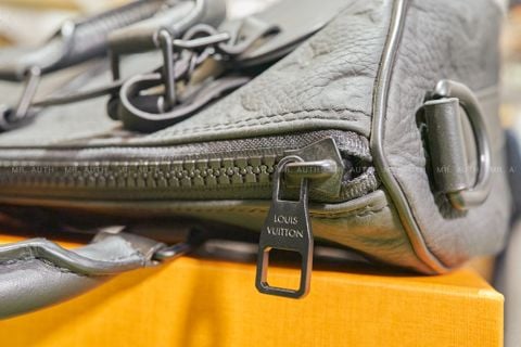  Louis Vuitton Keepall Bandoulière 25 Bag. 