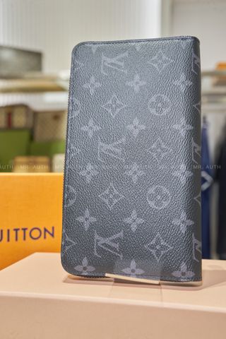  Louis Vuitton Zippy Organiser. 