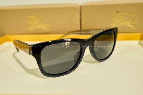  Buberry Sunglasses. 