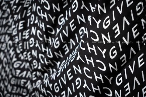  Quần Givenchy All Over Logo Swimshorts. 