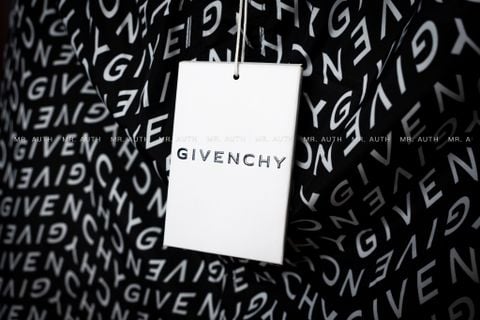  Quần Givenchy All Over Logo Swimshorts. 