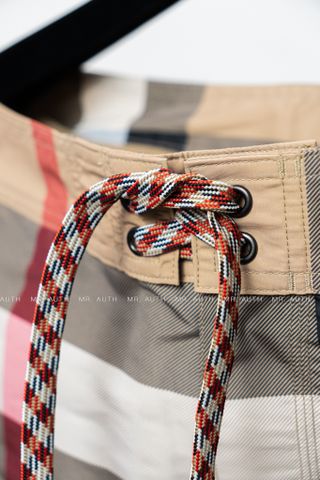  Quần Burberry Check Swim Shorts. 
