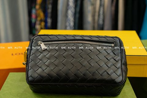  Bottega Veneta Intrecciato Pouch With Wristlet 