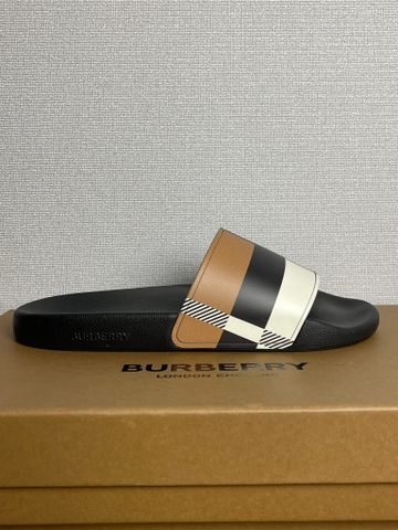  Dép Burberry Furley Checked Slides 