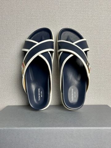  Dép Thom Browne Criss-Cross Leather Sandals. 