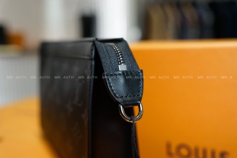  Louis Vuitton Gaston Wearable Wallet. 