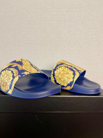  Dép Versace Printed Pattern Sandals. 