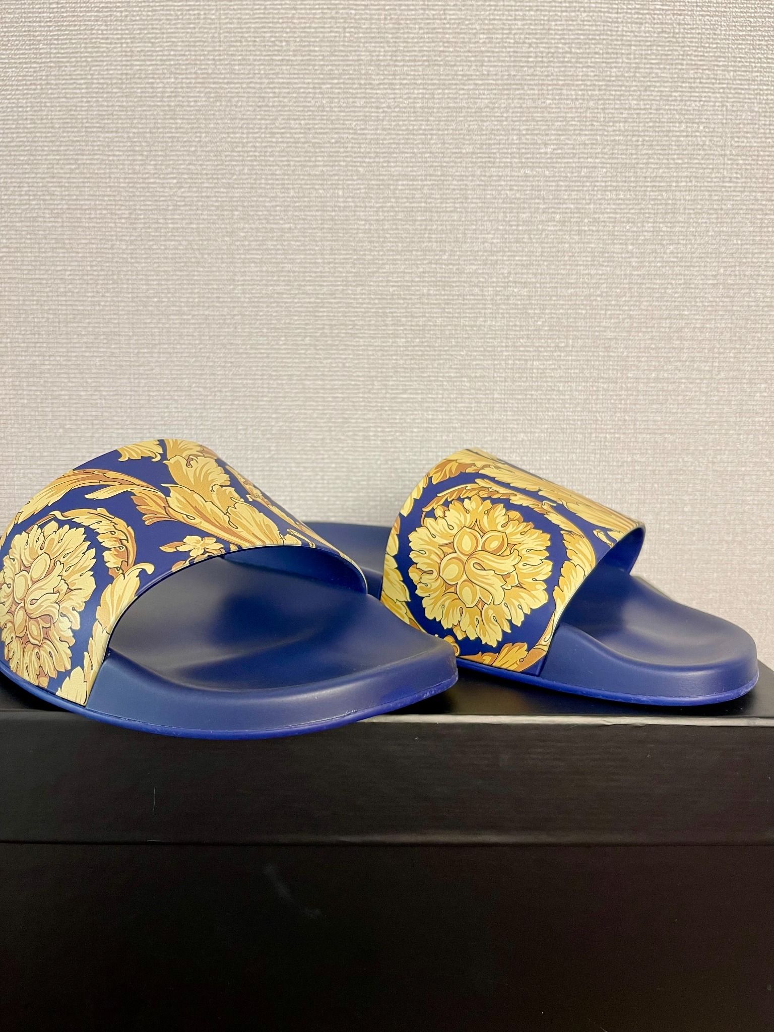 Dép Versace Printed Pattern Sandals.