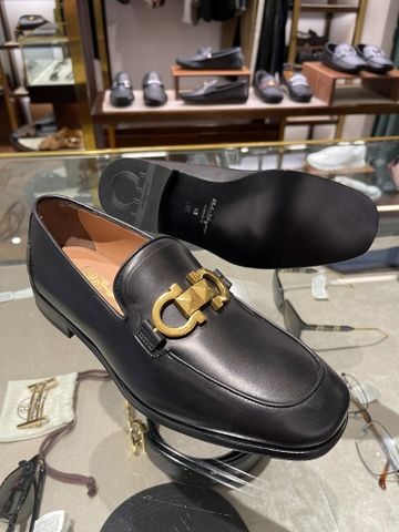  Giày Salvatore Farragamo Embroidered Gancini Leather Loafer. 