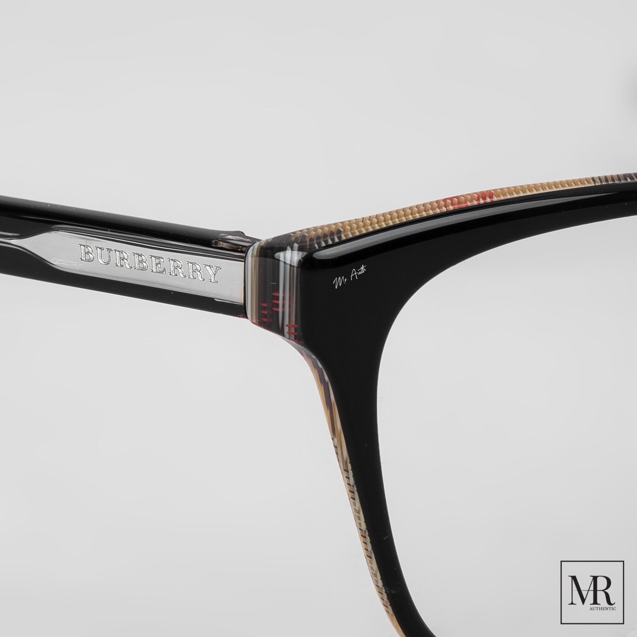 Gọng kính Burberry Glasses.