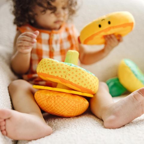  Đồ chơi quả dứa Melissa & Doug Multi-Sensory Pineapple Soft Stacker Infant Toy 