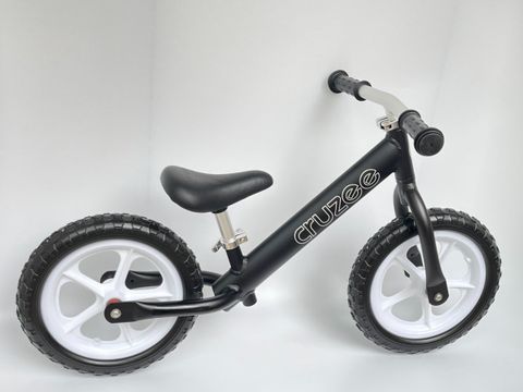  Xe Cruzee màu đen 