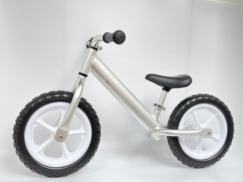  Xe Cruzee màu bạc 