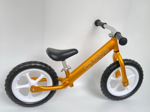  Xe Cruzee màu vàng 