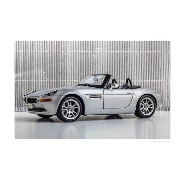 Xe mô hình tỉ lệ 1:18 BMW Z8