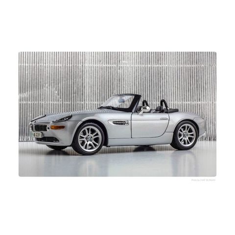 M36896- 1:18 BMW Z8 - mau bac 