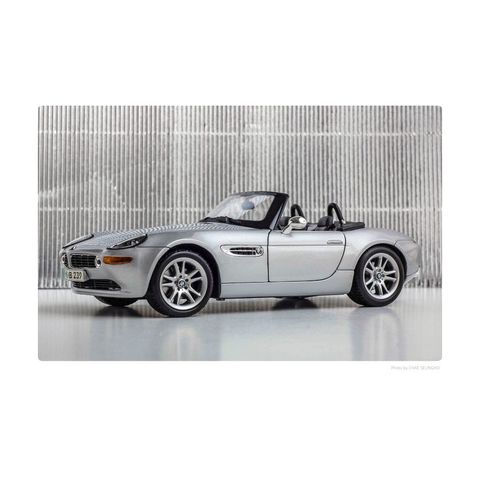  Xe mô hình tỉ lệ 1:18 BMW Z8 